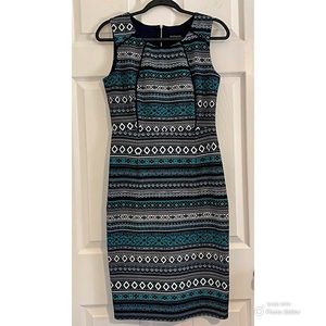 En focus Green with black midi dress